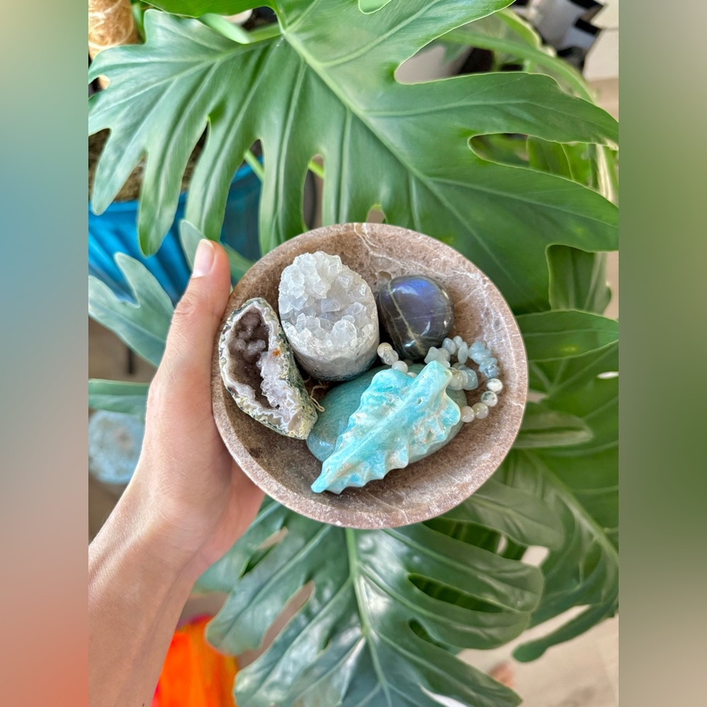 Crystal Gift Set — Jasper Bowl, Blue Caribbean Calcite, Labradorite & More
